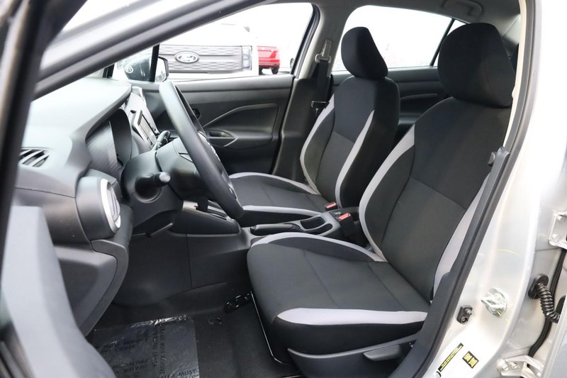 Nissan Versa Vehicle Image 08