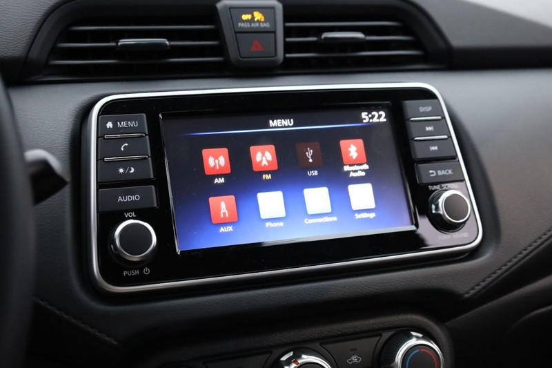 Nissan Versa Vehicle Image 11