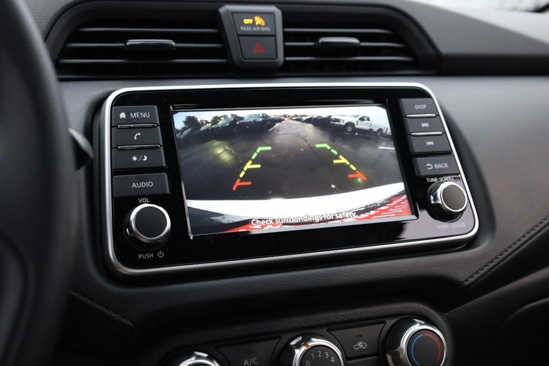 Nissan Versa Vehicle Image 12