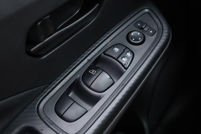 Nissan Versa Vehicle Image 17