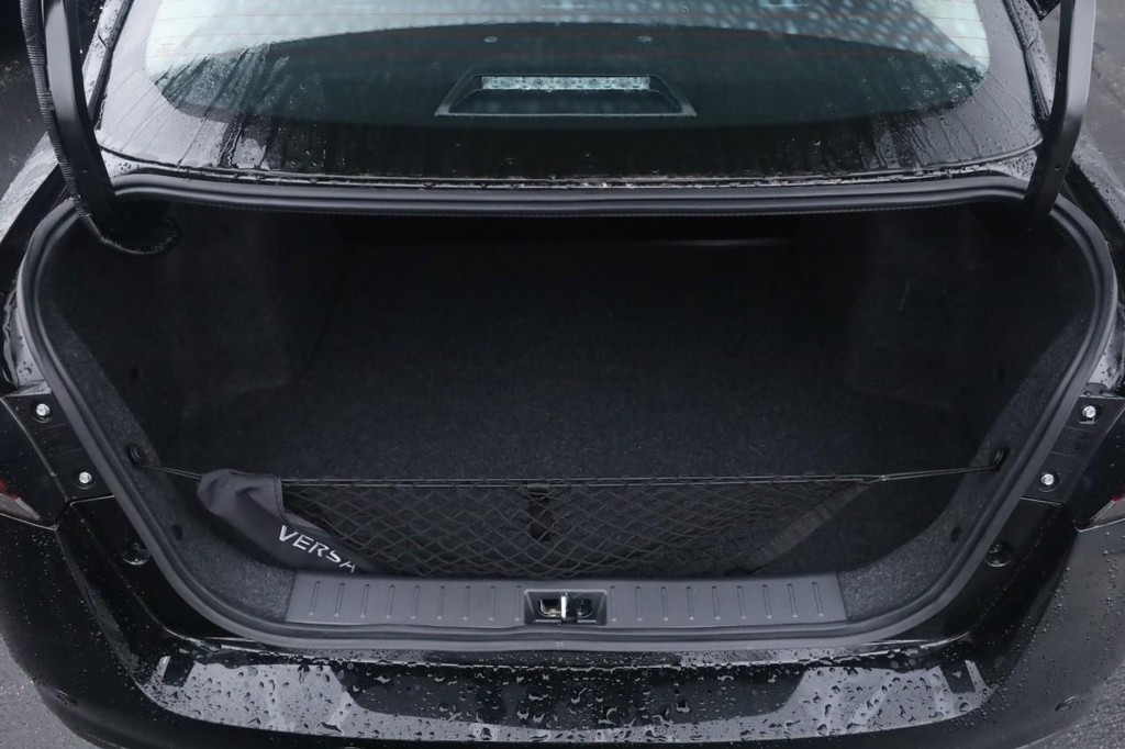 Nissan Versa Vehicle Image 07