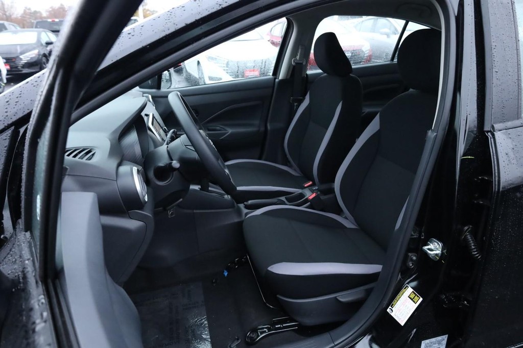 Nissan Versa Vehicle Image 08