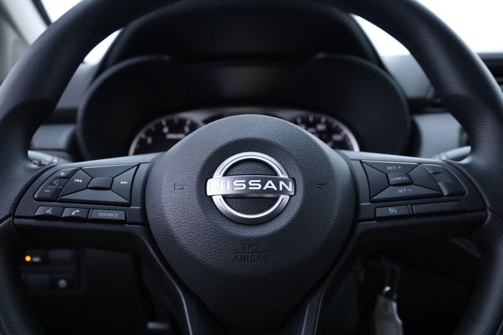 Nissan Versa Vehicle Image 09