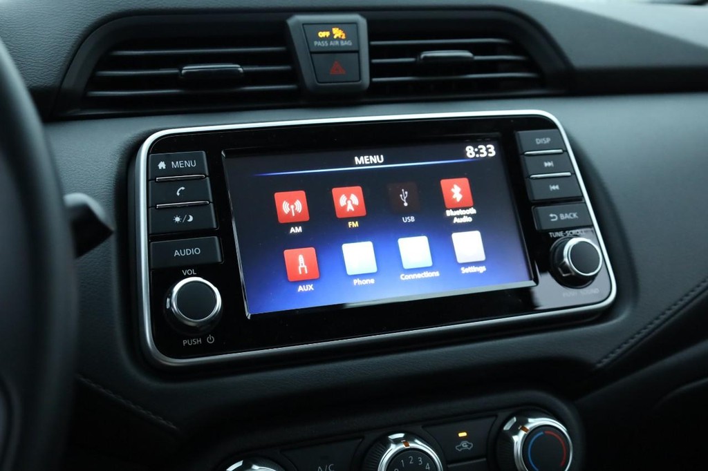 Nissan Versa Vehicle Image 11