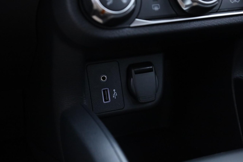 Nissan Versa Vehicle Image 14