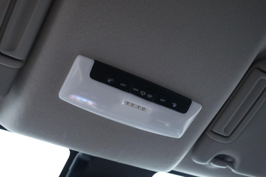 Nissan Versa Vehicle Image 16