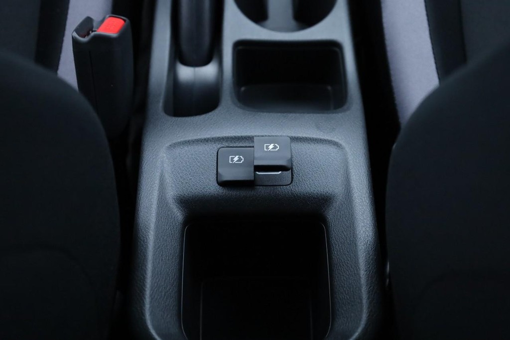 Nissan Versa Vehicle Image 20