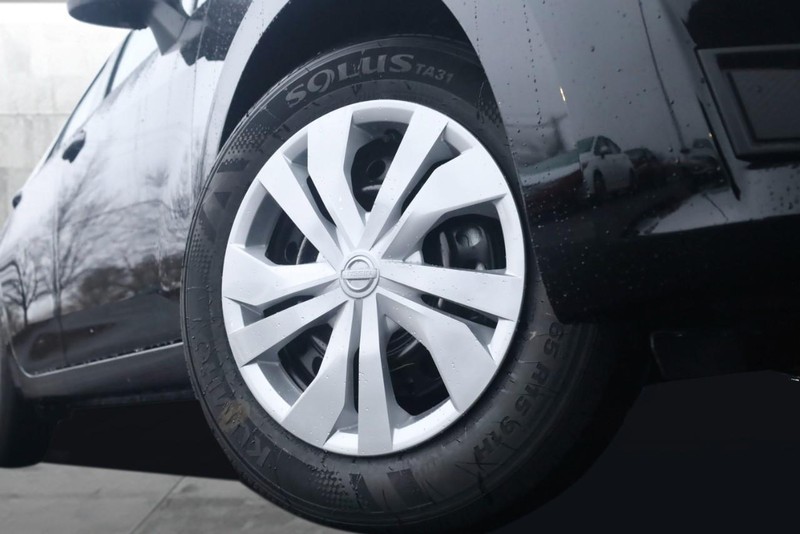 Nissan Versa Vehicle Image 03