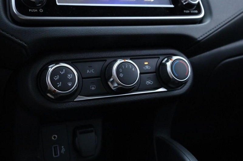 Nissan Versa Vehicle Image 13