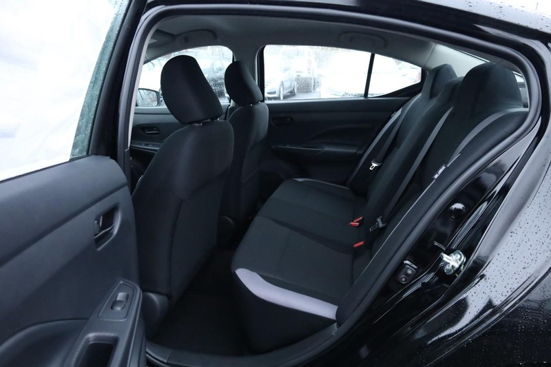 Nissan Versa Vehicle Image 19