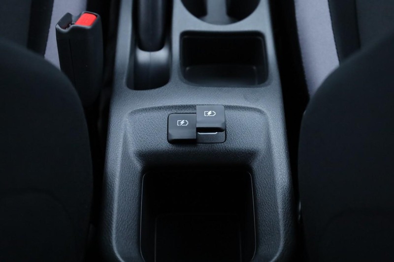 Nissan Versa Vehicle Image 20