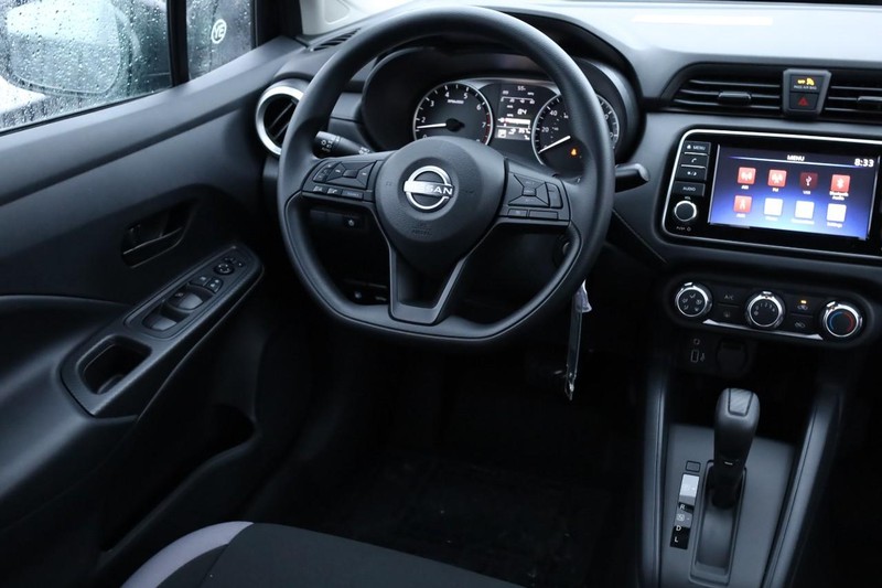 Nissan Versa Vehicle Image 22