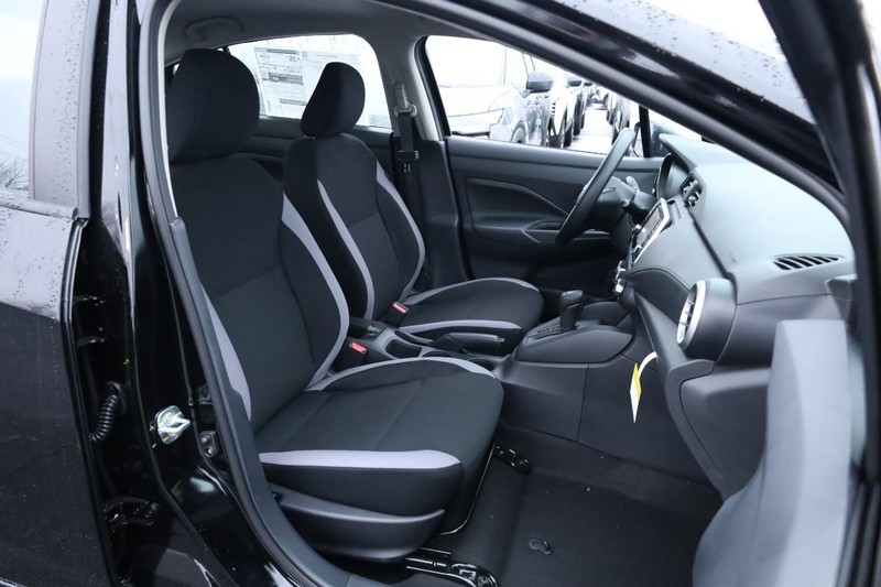 Nissan Versa Vehicle Image 23