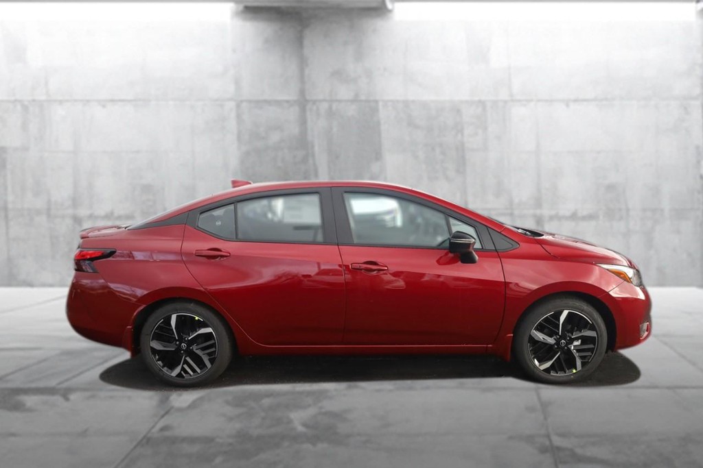 Nissan Versa Vehicle Image 05