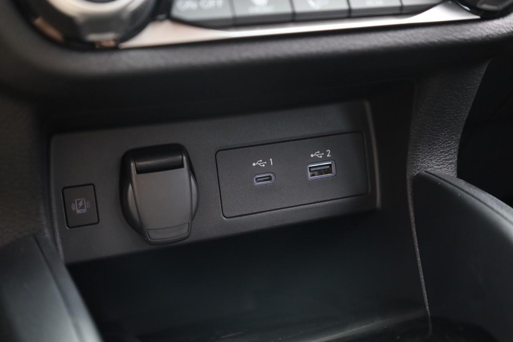 Nissan Versa Vehicle Image 14