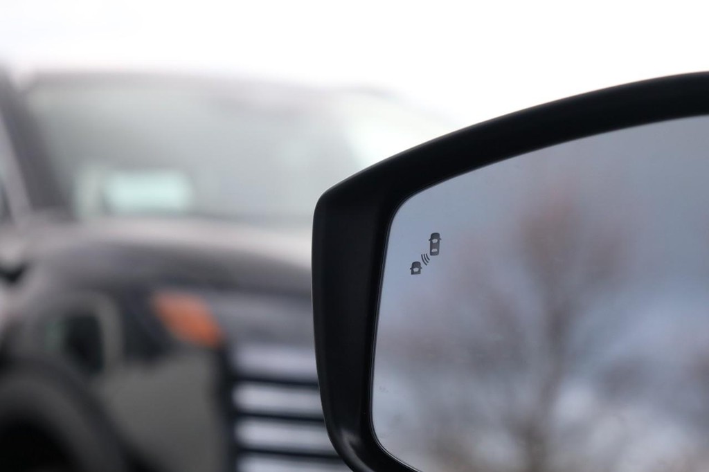 Nissan Versa Vehicle Image 18