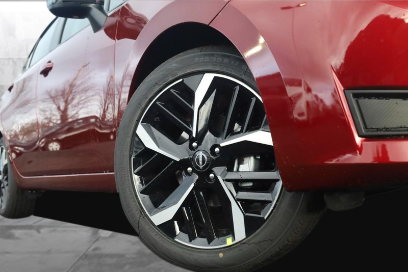 Nissan Versa Vehicle Image 03