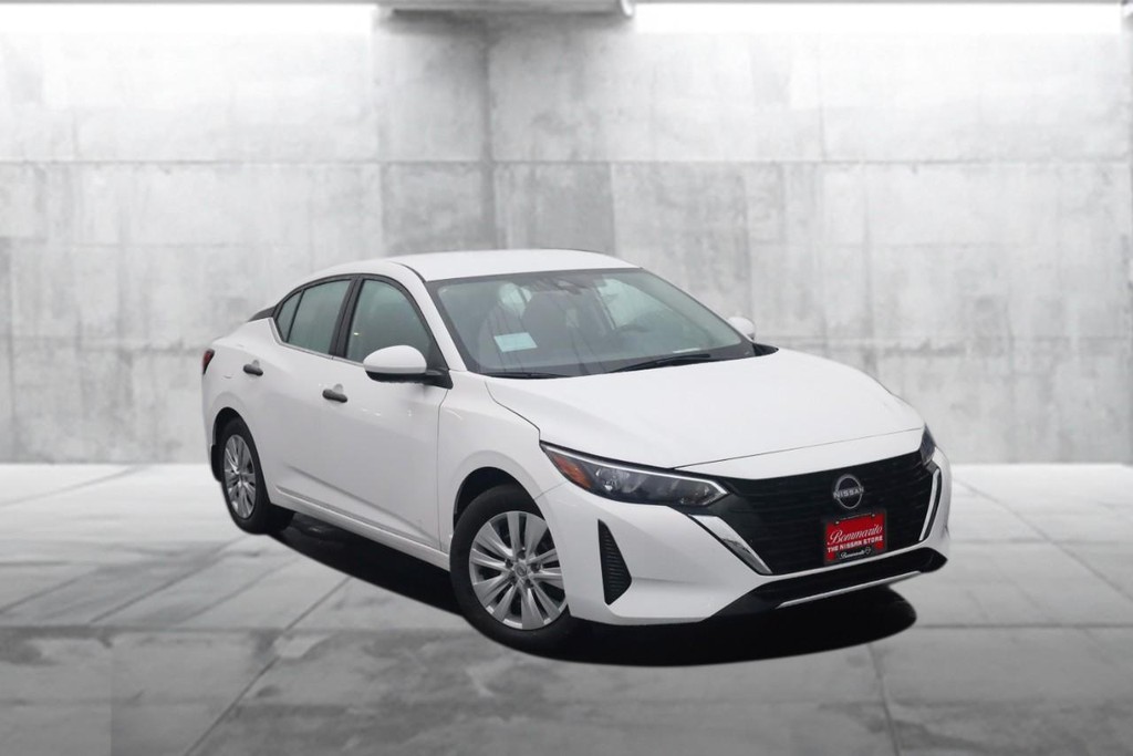 Nissan Sentra Vehicle Image 02