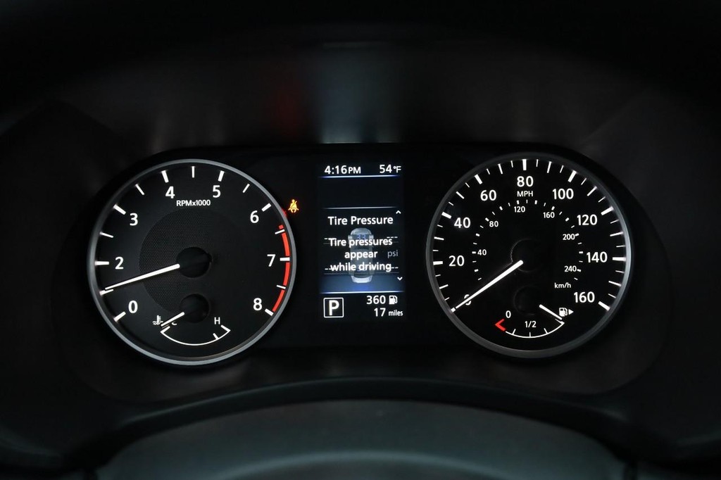 Nissan Sentra Vehicle Image 10