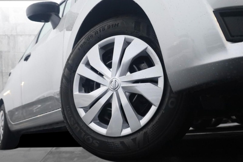 Nissan Versa Vehicle Image 03