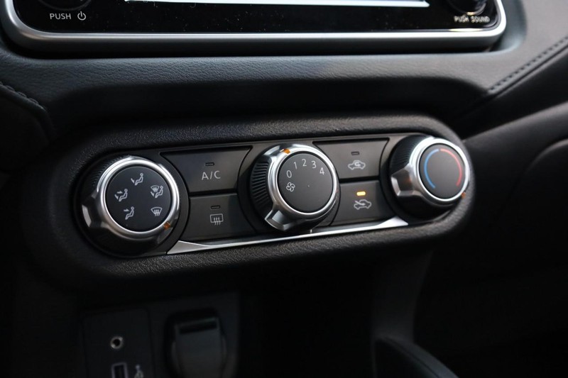 Nissan Versa Vehicle Image 13