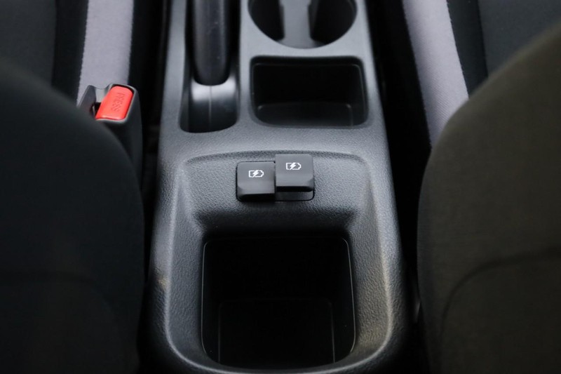 Nissan Versa Vehicle Image 20