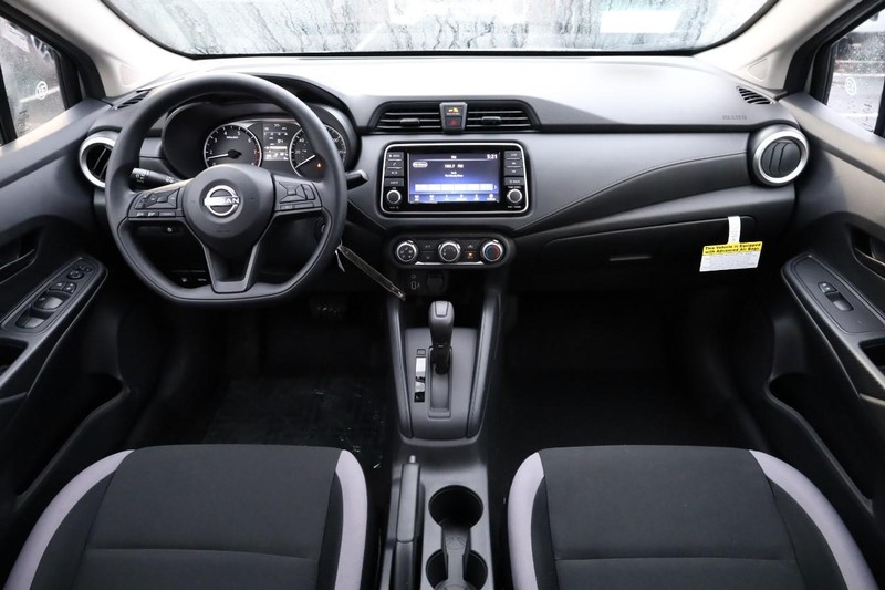 Nissan Versa Vehicle Image 21