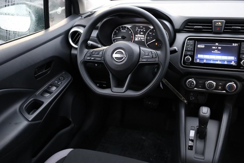 Nissan Versa Vehicle Image 22