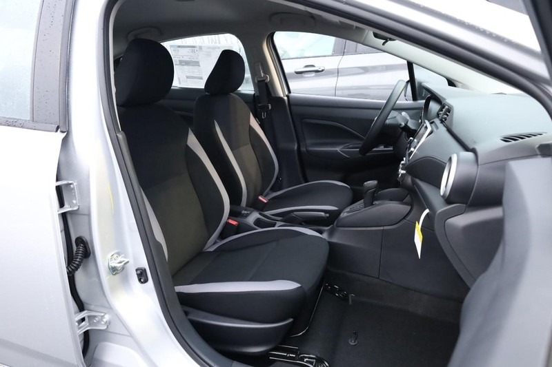 Nissan Versa Vehicle Image 23