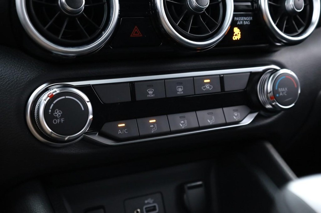 Nissan Sentra Vehicle Image 14