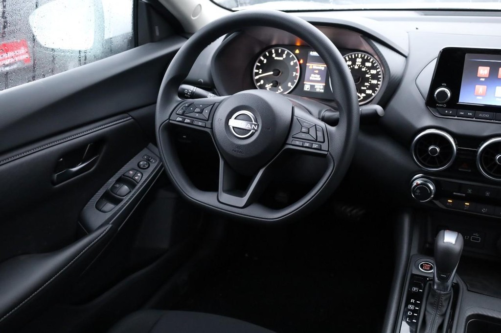 Nissan Sentra Vehicle Image 22