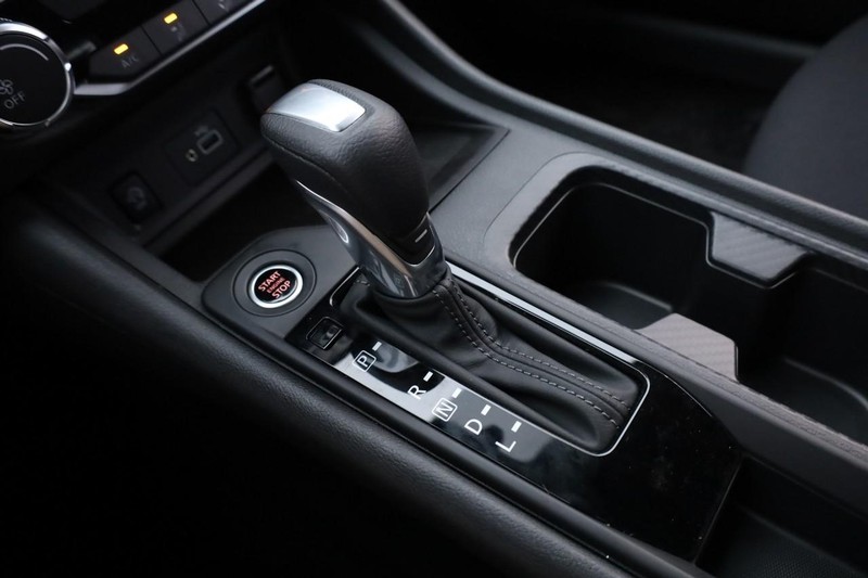 Nissan Sentra Vehicle Image 16