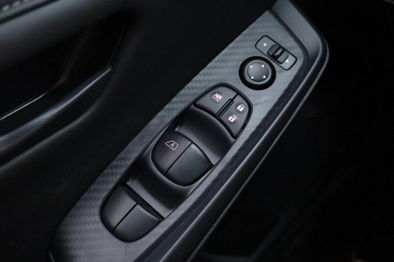 Nissan Sentra Vehicle Image 18