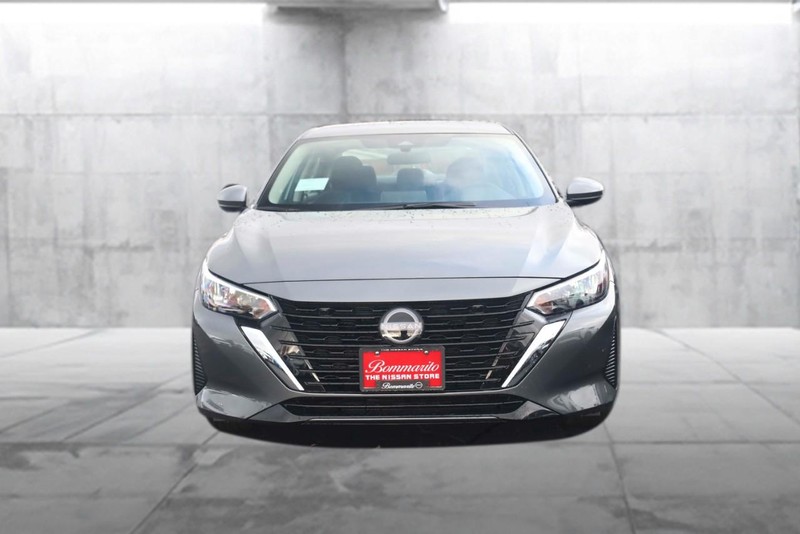 Nissan Sentra Vehicle Image 04