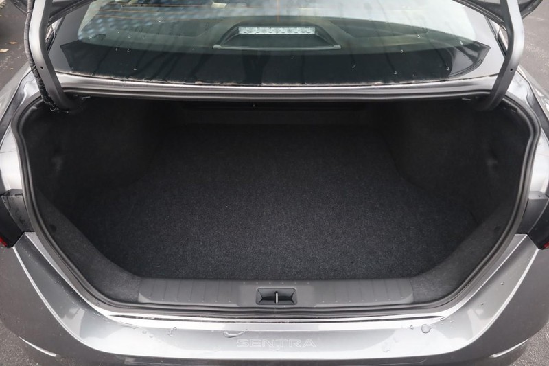 Nissan Sentra Vehicle Image 07