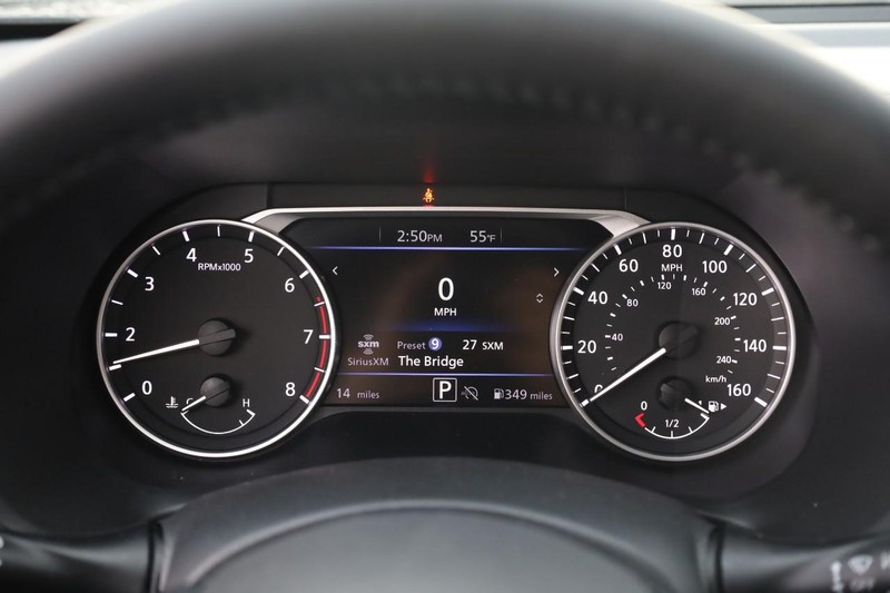 Nissan Sentra Vehicle Image 10