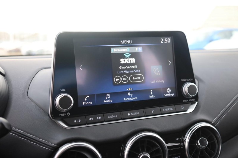 Nissan Sentra Vehicle Image 11