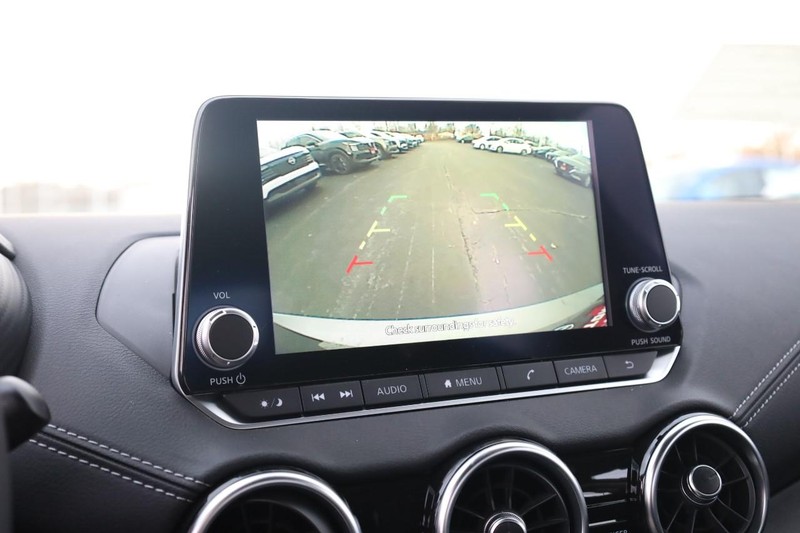 Nissan Sentra Vehicle Image 12