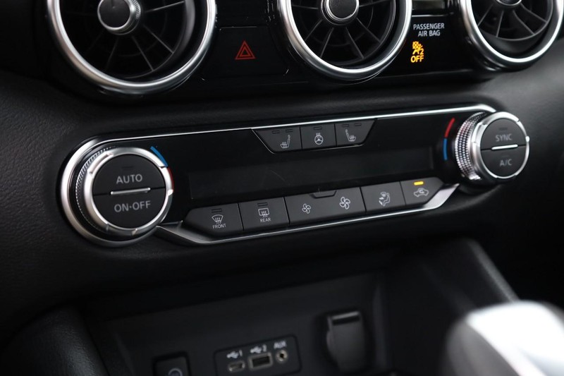 Nissan Sentra Vehicle Image 14