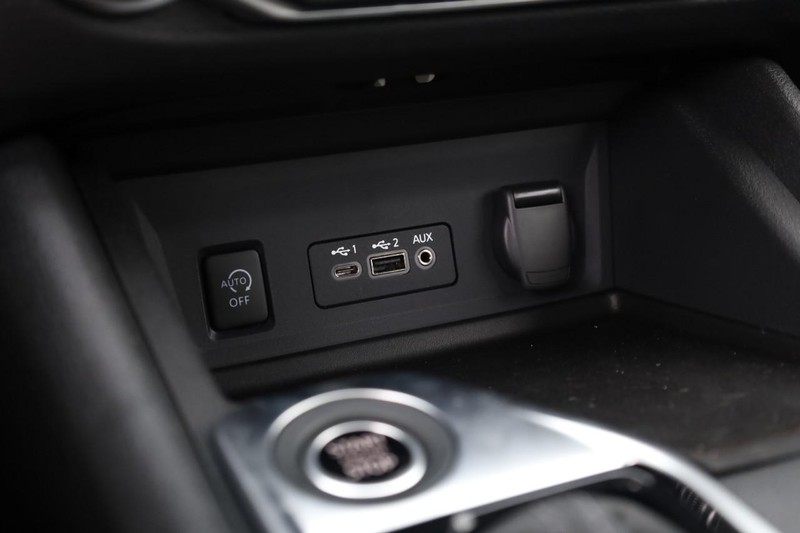 Nissan Sentra Vehicle Image 15