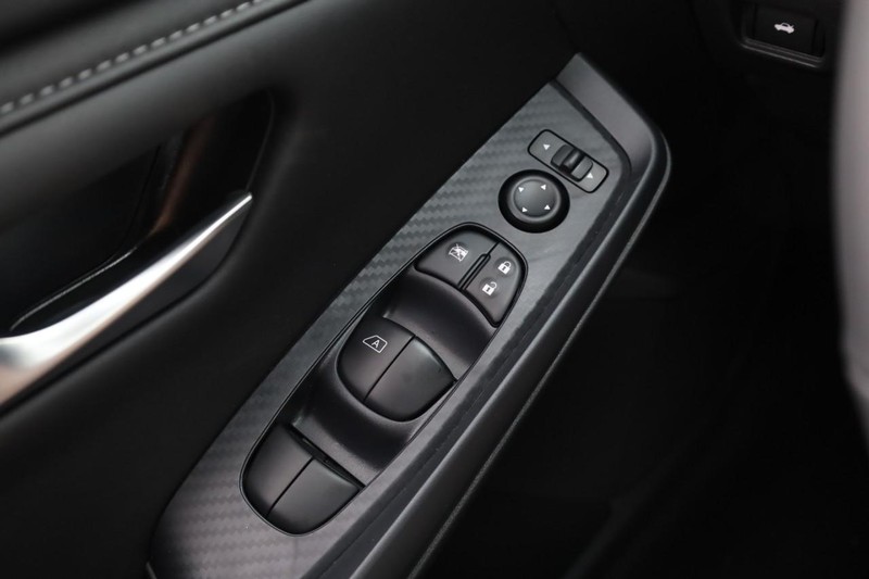 Nissan Sentra Vehicle Image 18