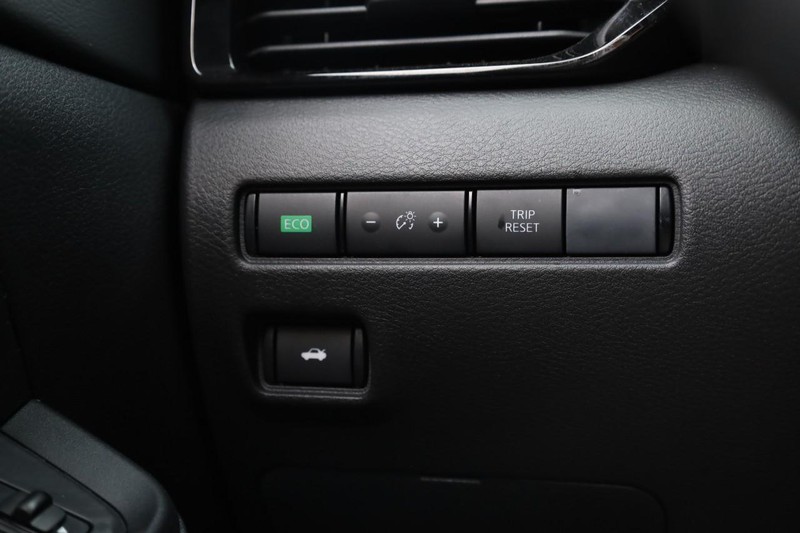 Nissan Sentra Vehicle Image 19