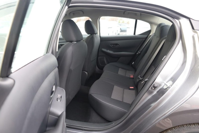 Nissan Sentra Vehicle Image 20