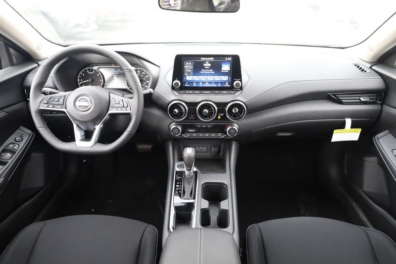 Nissan Sentra Vehicle Image 22