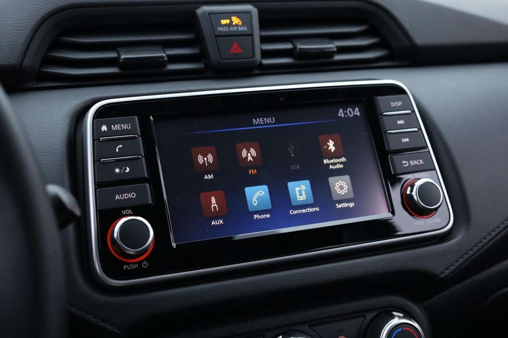 Nissan Versa Vehicle Image 11