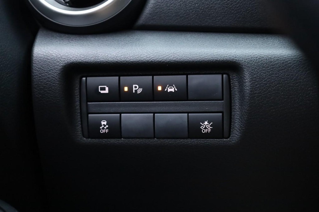 Nissan Versa Vehicle Image 18