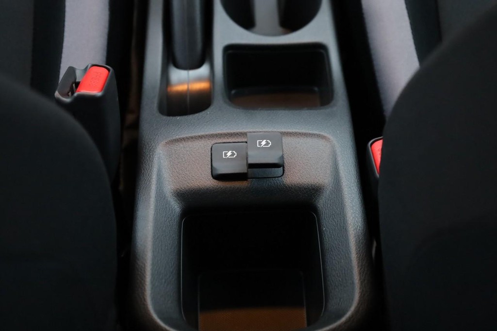 Nissan Versa Vehicle Image 20