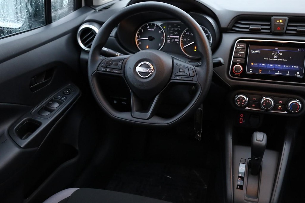 Nissan Versa Vehicle Image 22