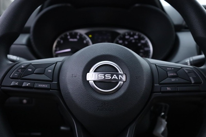 Nissan Versa Vehicle Image 09