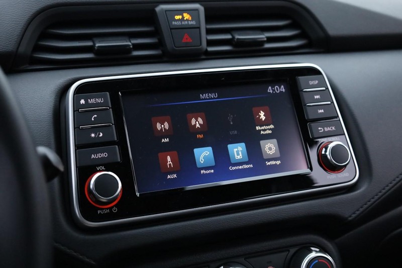 Nissan Versa Vehicle Image 11